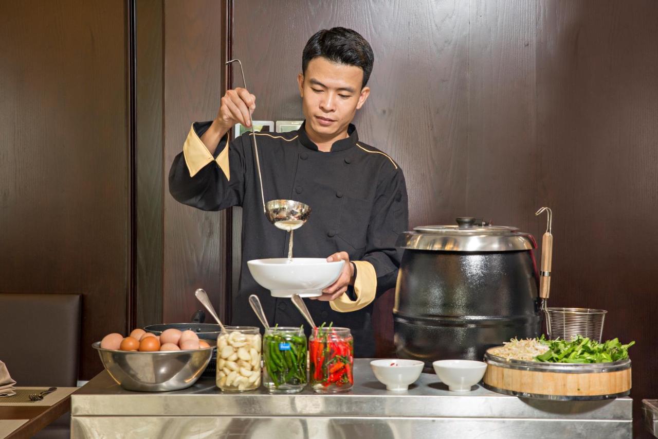 Cosmos Hotel Danang Екстериор снимка