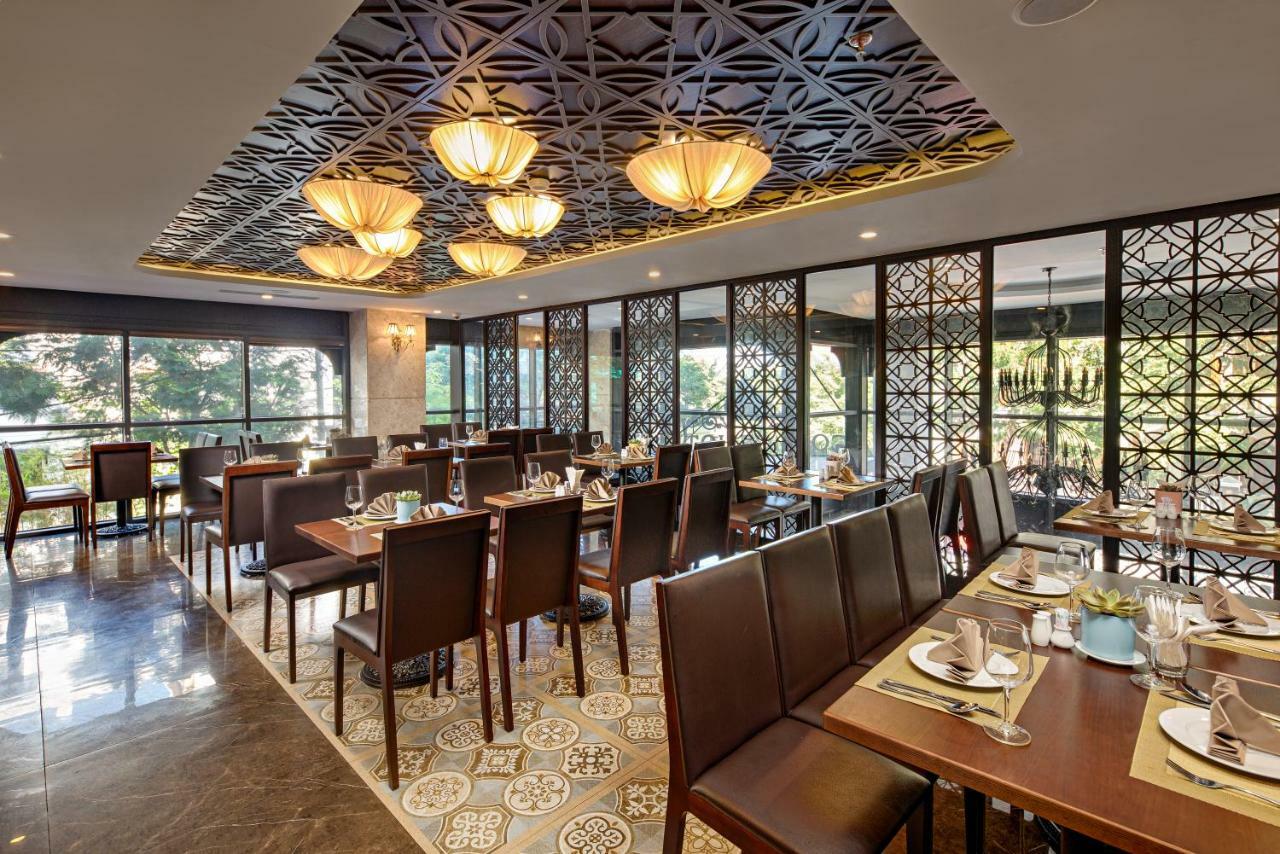 Cosmos Hotel Danang Екстериор снимка